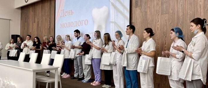 В Кировский стоматологический центр устроились 22 молодых специалиста