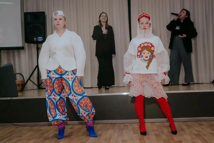 Кировский дизайнер представила коллекцию одежды в дымковском стиле