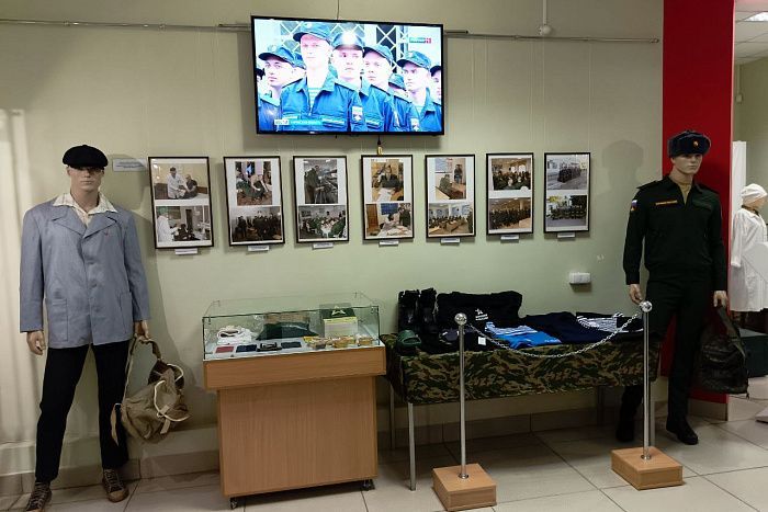 К Дню призывника в Кирове открылась выставка «Иду служить».