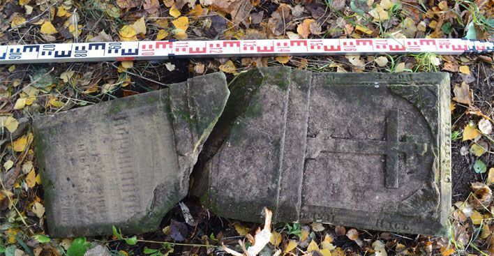 Кировские археологи устанавливают авторство памятников в слободском некрополе