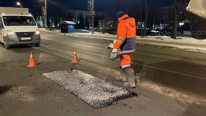 В Кирове продолжается ямочный ремонт