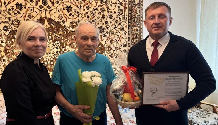 Пилот и ветеран труда из Кирова отметил 90-летний юбилей