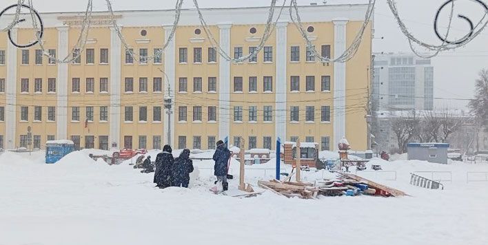 На Театральной площади начали разбирать горки
