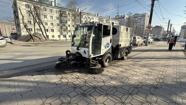 В Кирове круглосуточно чистят улицы 