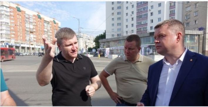 На Комсомольской площади в Кирове установят ограждения и запретят парковку