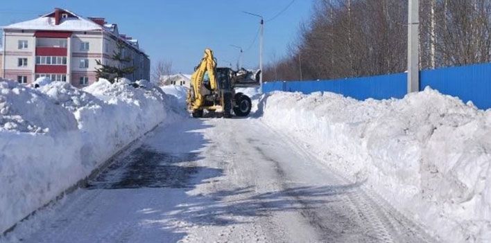 В Кирове подрядчики сосредоточились на уборке тротуаров
