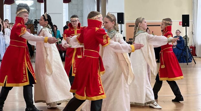 В драмтеатре открылся юнармейский бал