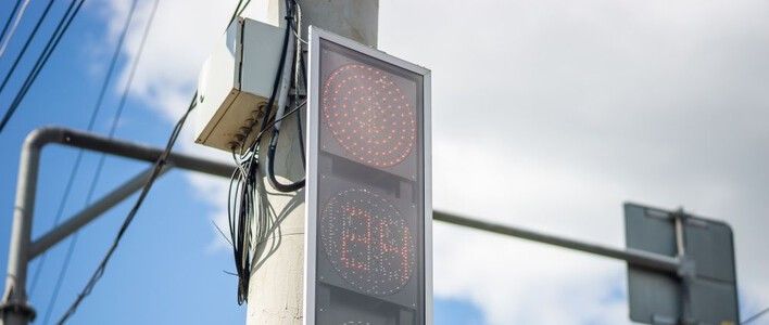 На перекрестке улиц Павла Корчагина и Баумана установили светофор 