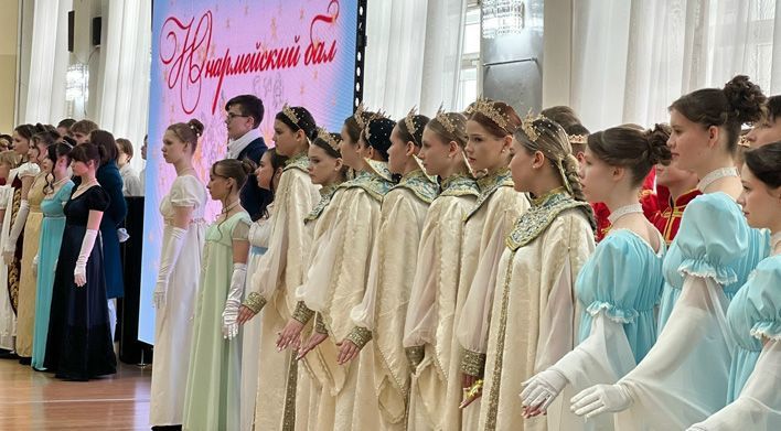 В драмтеатре открылся юнармейский бал