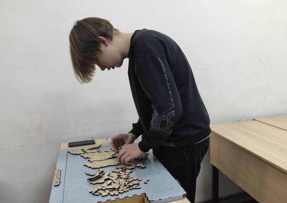 Семейная команда из Кирова собрала карту России за 62 секунды.