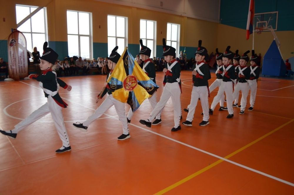 Парад в честь защитников Отчизны.