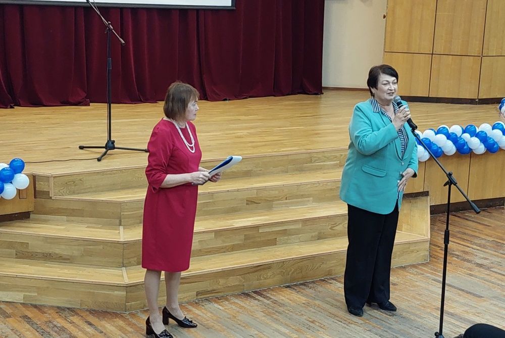 В Первомайской администрации вручили нагрудные знаки «Ветеран труда»