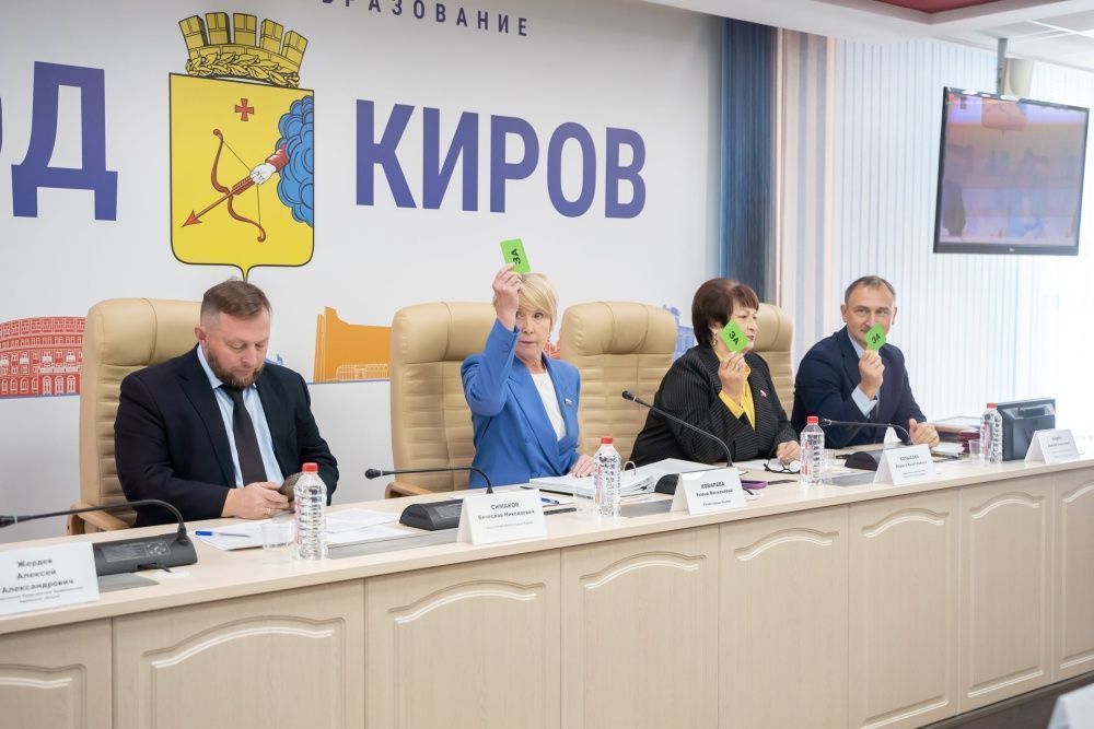 На заседании городской думы рассмотрено 10 вопросов