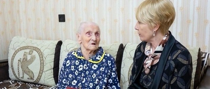 Елена Ковалёва вручила юбилейные медали «80 лет победы в Великой Отечественной войне» 