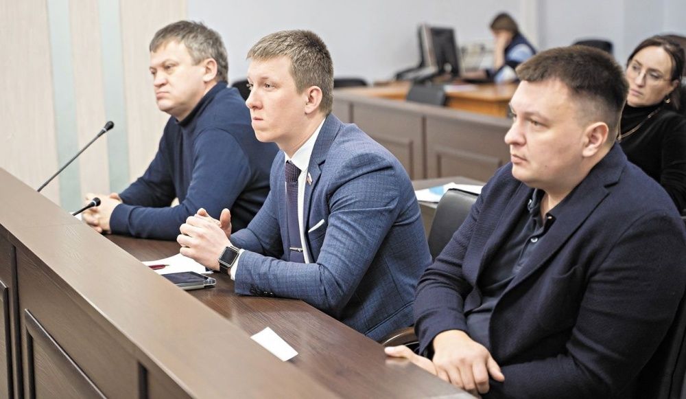  Паркам - благоустройство, автобусам - выделенные полосы.