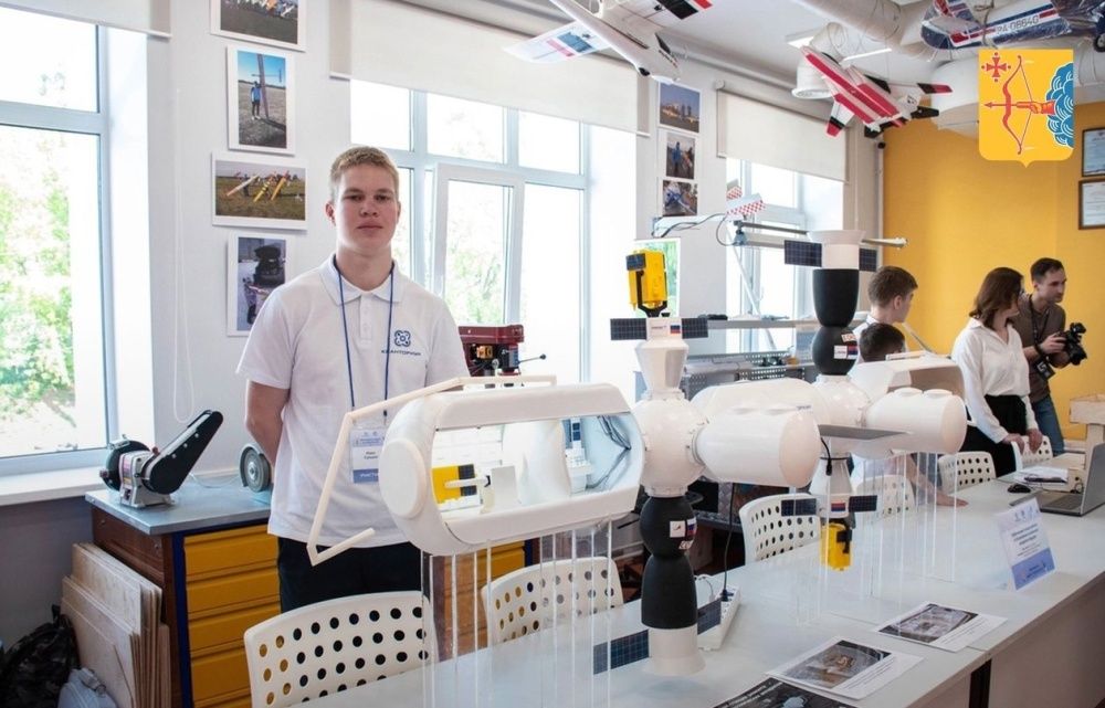 Кировский школьник получил награду от Роскомоса