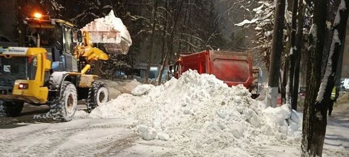 Дорожники вывезли из Кирова 11 тысяч кубометров снега