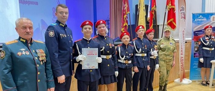 В Кирове наградили лидеров юнармейского многоборья