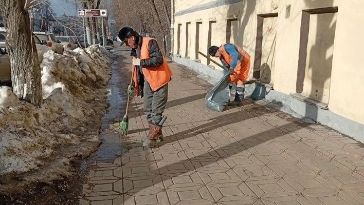 В Кирове круглосуточно чистят улицы 