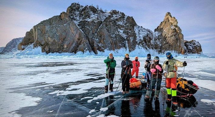 Студенты из Кирова совершили поход по льду озера Байкал