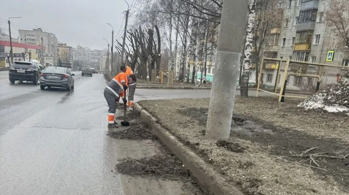 В Кирове круглосуточно вывозят мусор с улиц