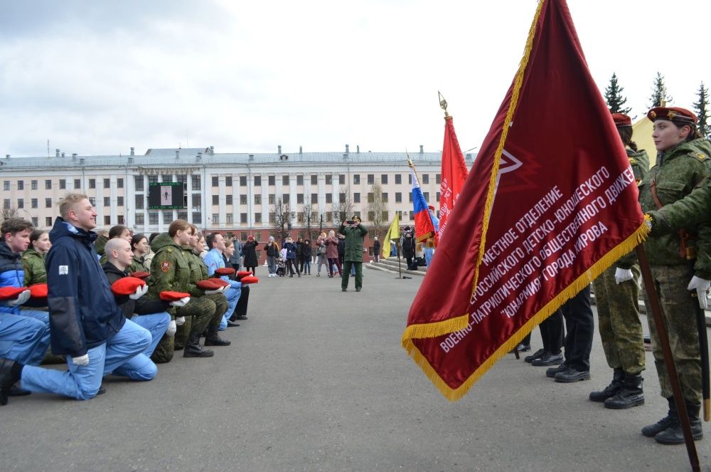  800 кировских школьников стали юнармейцами.