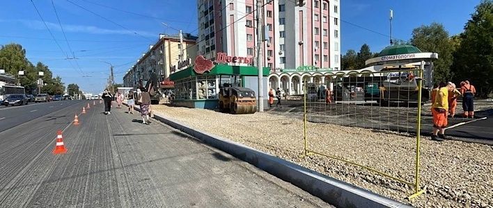 Благоустройство площади Александра Невского продолжается