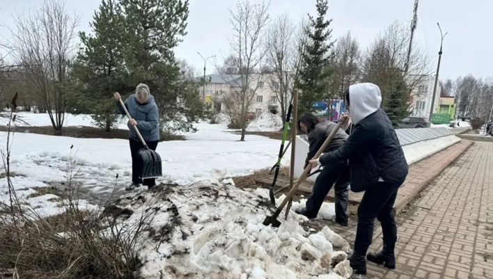В Кирове прошел первый общегородской субботник