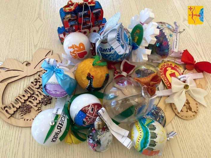 Елочные игрушки со Спасской передали в диораму