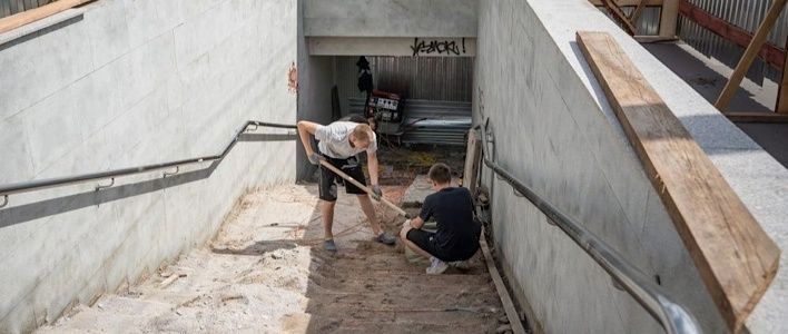 Завершаются работы по благоустройству подземного перехода у ЦУМа 