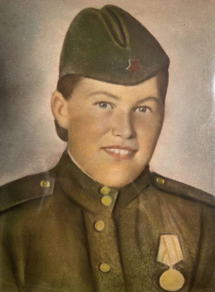 Глава администрации города поздравил кировчанку - ветерана Великой Отечественной войны со 100-летним юбилеем