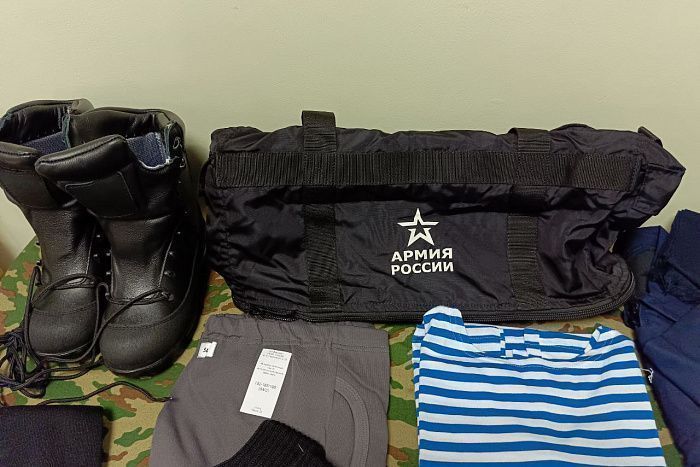 К Дню призывника в Кирове открылась выставка «Иду служить».