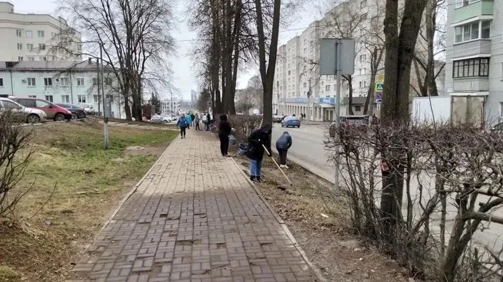 Вячеслав Симаков вышел на субботник