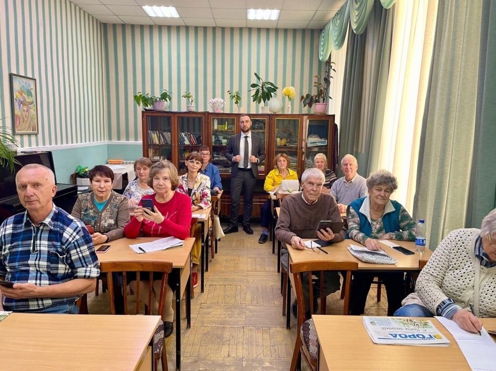 Старшее поколение повышает навыки владения смартфоном.