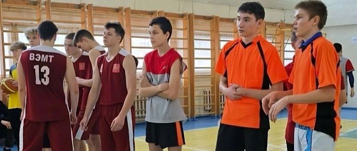 Кировские студенты готовятся к соревнованиям по баскетболу 