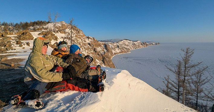 Студенты из Кирова совершили поход по льду озера Байкал