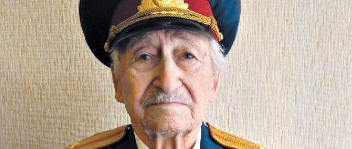 Глава города Елена Ковалёва и заместитель председателя городской Думы Лариса Копысова поздравили почётных граждан Кирова