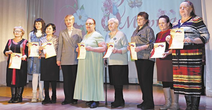 Кировчанкам – волонтерам СВО вручили благодарственные письма за помощь бойцам