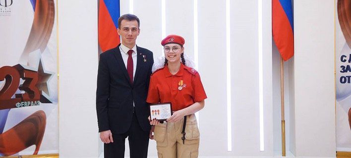 Кировский ветеран СВО Владислав Головин вручил награды юнармейцам