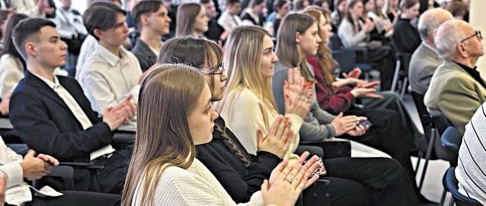 В Кирове выступили Светлана Тишкина, Виктор Плескун, Марк Некрасовский из ЛНР