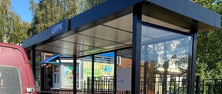  В Кирове продолжается монтаж остановочных павильонов