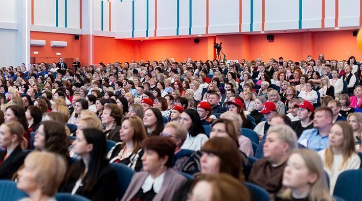 Губернатор Александр Соколов и депутат Андрей Березин наградили победителей конкурса «Учитель года»