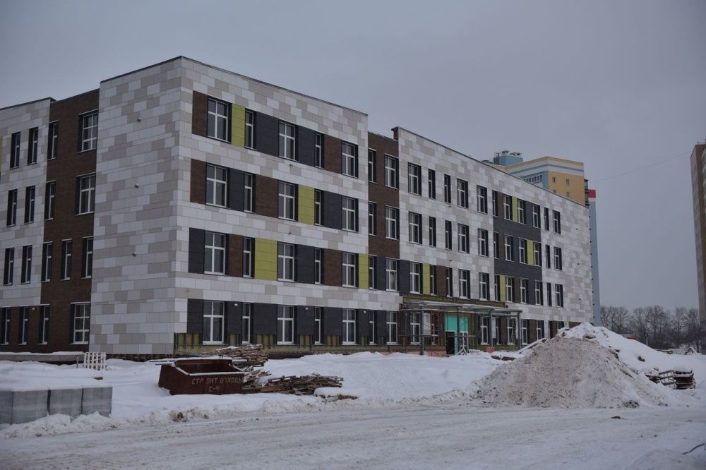 Три школы строят по графику.