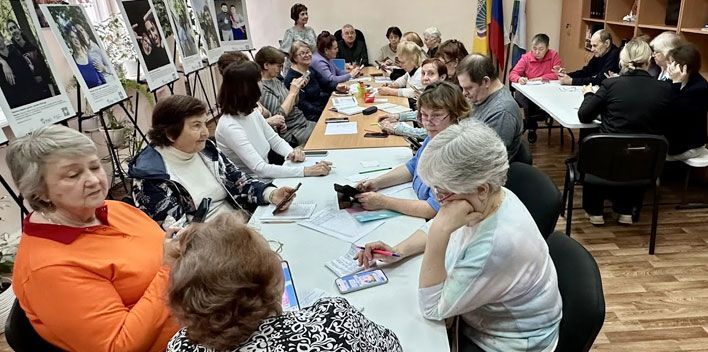 В Нововятске пенсионеров научили пользоваться MAX