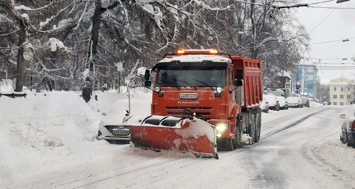 Вячеслав Симаков поручил дорожникам за день ликвидировать последствия снегопада