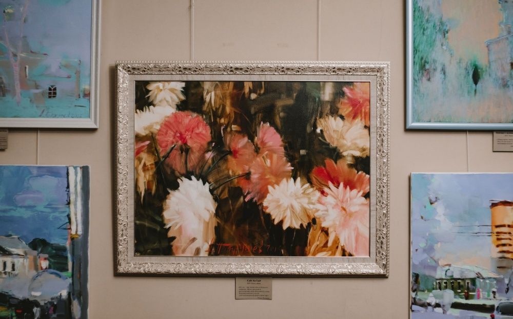 В Доме-музее Николая Хохрякова открылась выставка «Цвет и свет»