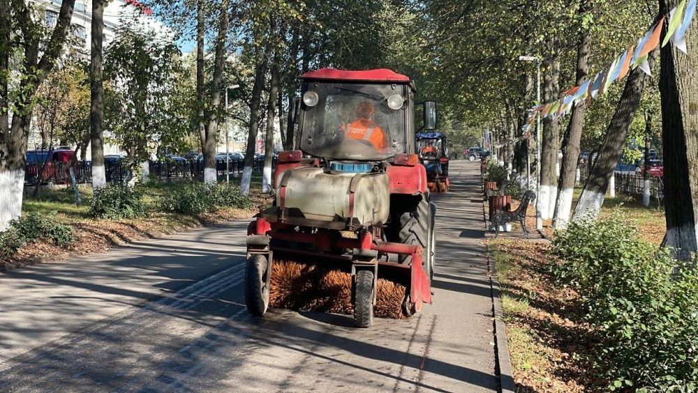 Кировские подрядчики круглосуточно следят за чистотой улиц