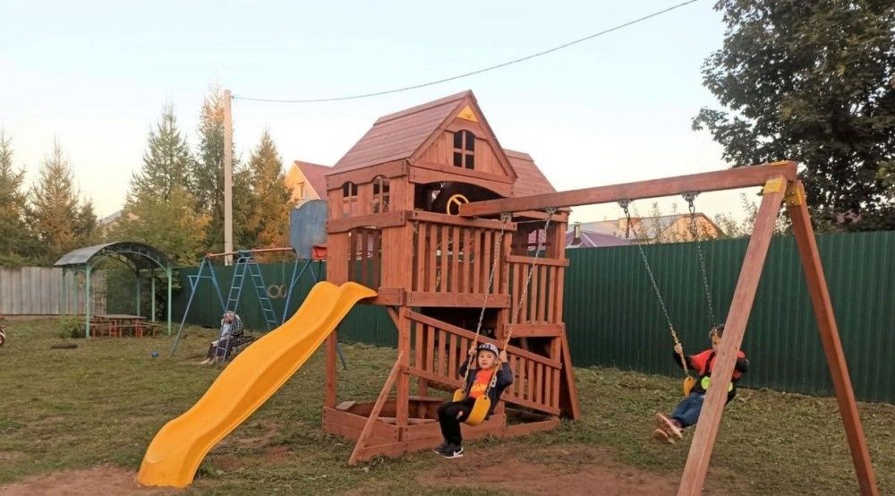 Новая детская площадка открыта в Ленинском районе