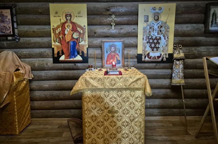 Вятские священники привезли в зону СВО часовню из Советска