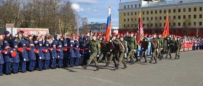  В канун юбилея Победы 600 кировских школьников стали юнармейцами